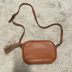 Old Navy crossbody purse, vegan leather, tassel zipper